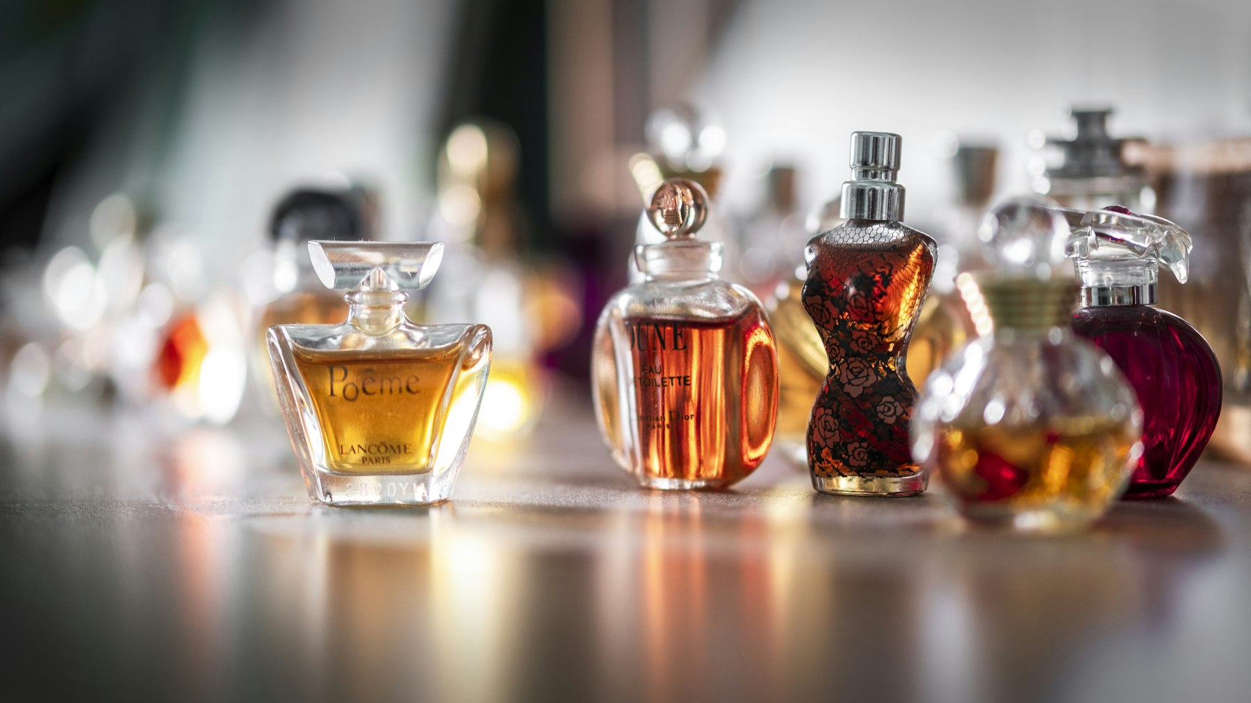 Pure floral absolute in glass
